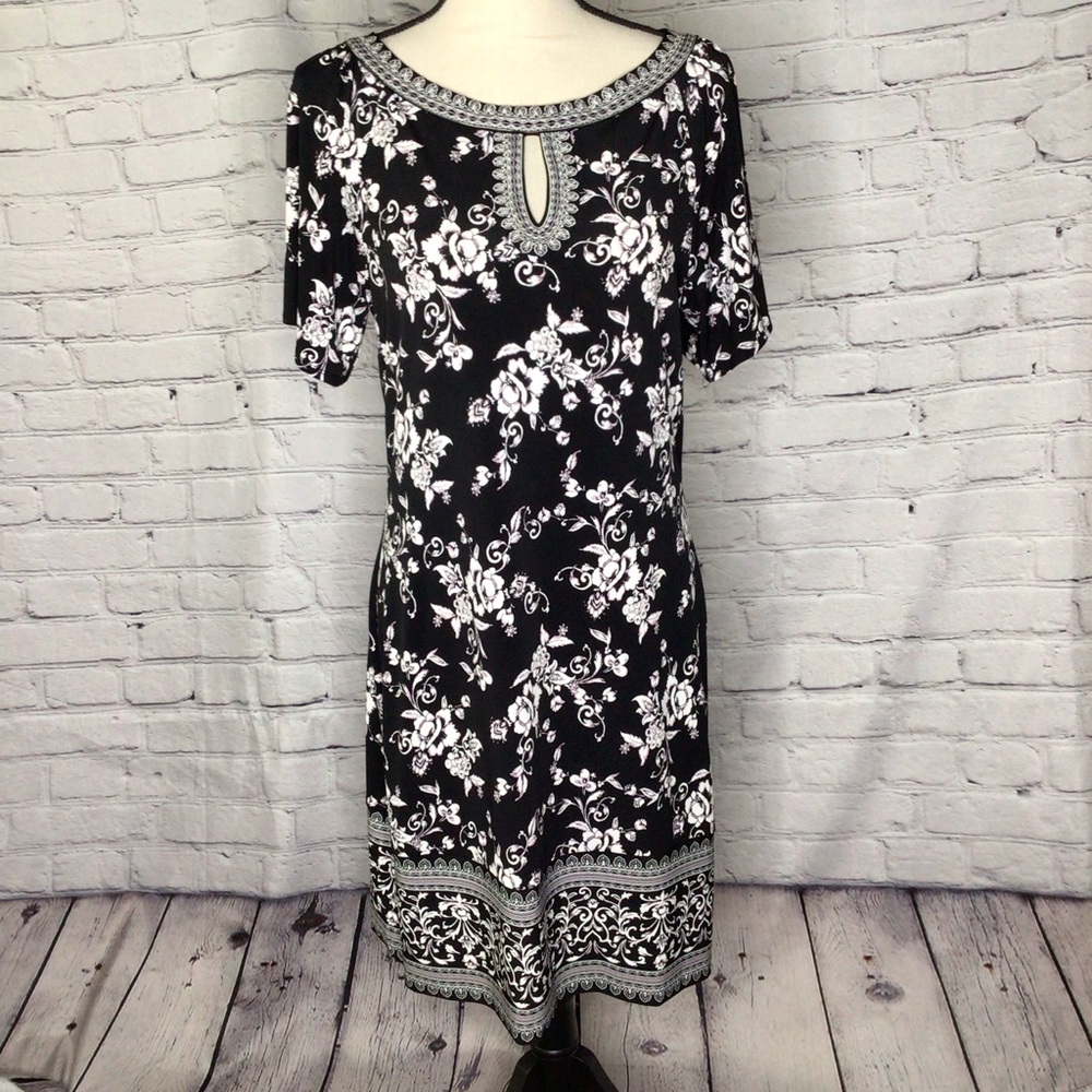 WHBM Black & White Floral Print Short Sleeve Shift Dress Medium NWOT